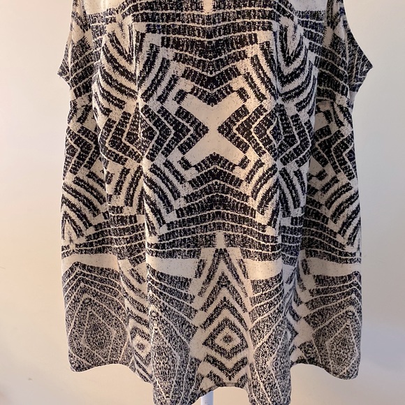Dalia women’s plus geometrical design sleeveless top soft lightweight size 2X - Picture 4 of 11